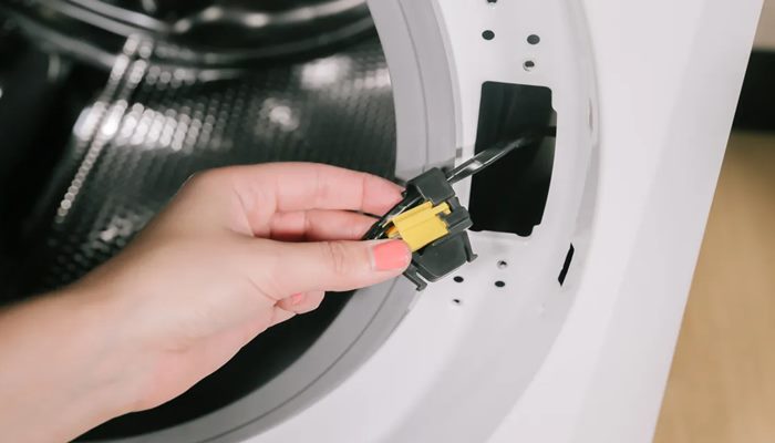 Dấu hiệu công tắc cửa máy giặt bị hỏng Dấu hiệu công tắc cửa máy giặt bị hỏng