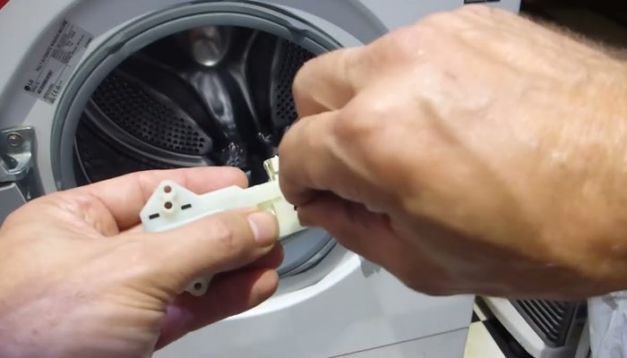 Cách khắc phục khi công tắc cửa máy giặt bị hỏng Cách khắc phục khi công tắc cửa máy giặt bị hỏng