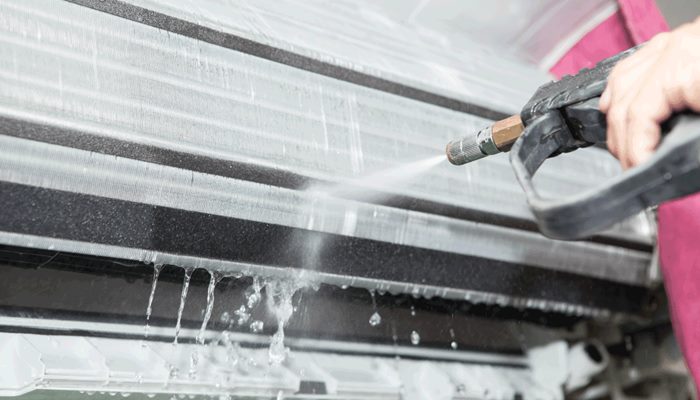 Do quá trình vệ sinh không cẩn thận Do quá trình vệ sinh không cẩn thận