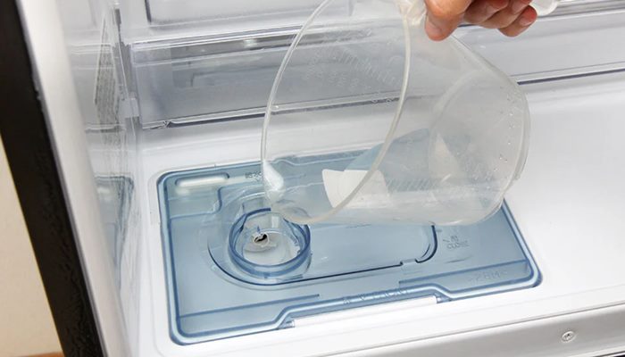 Do ống dẫn nước của tủ lạnh đang bị tắc Do ống dẫn nước của tủ lạnh đang bị tắc