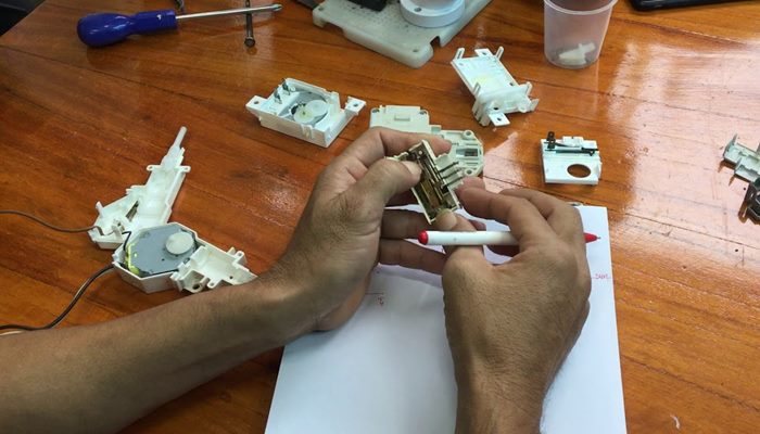 Kiểm tra công tắc cửa Kiểm tra công tắc cửa