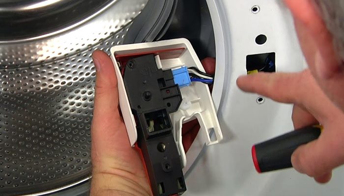 Mạch điều khiển máy giặt chưa cấp lệnh mở cửa cho công tắc cửa máy giặt Mạch điều khiển máy giặt chưa cấp lệnh mở cửa cho công tắc cửa máy giặt
