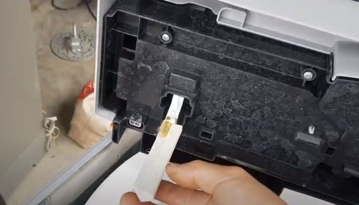 Công tắc chống rung của máy giặt bị lỗi Công tắc chống rung của máy giặt bị lỗi