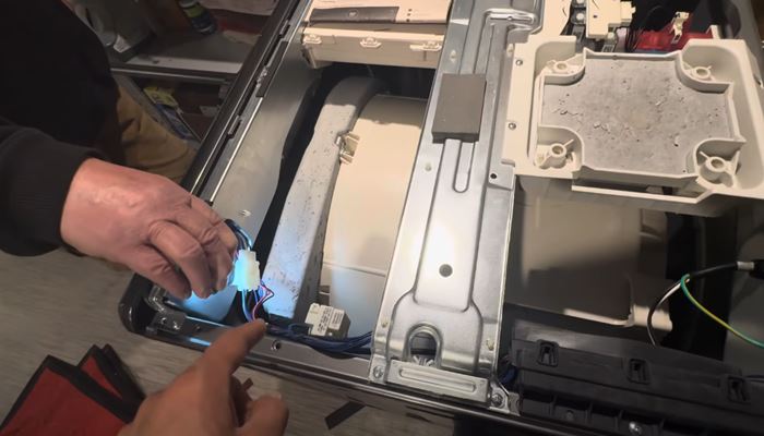 Lưu ý khi khắc phục lỗi E11 máy giặt Electrolux Lưu ý khi khắc phục lỗi E11 máy giặt Electrolux